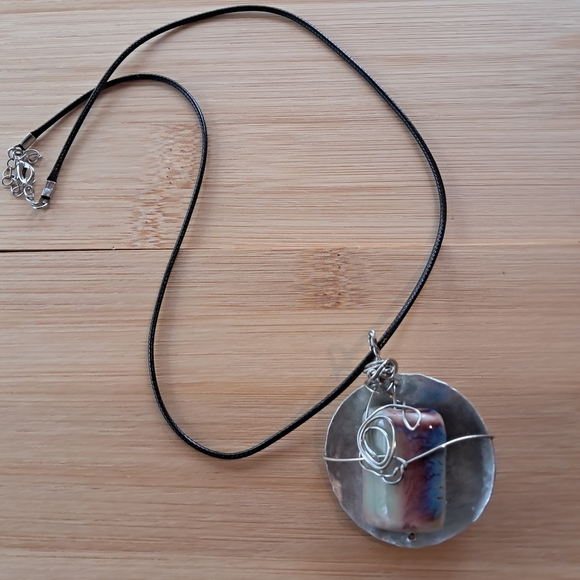 Elegant Multicolor Pendant Necklace - Picture 2 of 7